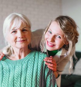 Accompagnement humain et rassurant pour personnes âgées à domicile